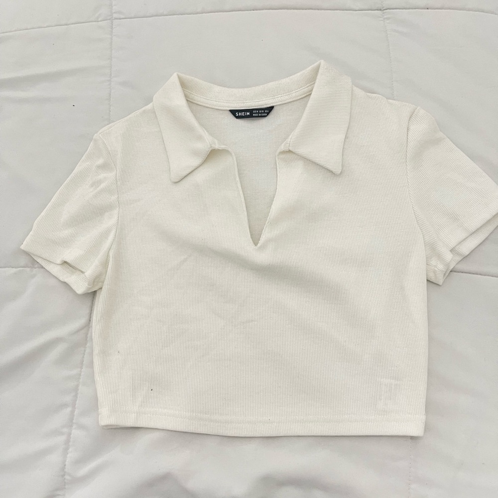 SHEIN EZwear Collared V-neck Rib-knit Tee